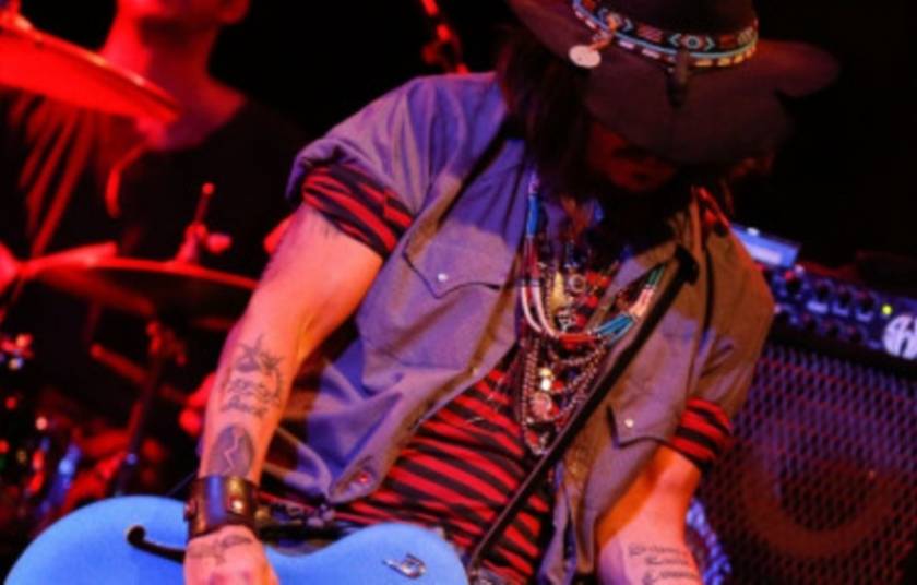 Βίντεο: Ο Johnny Depp τρελαίνει το κοινό μαζί με τους Aerosmith