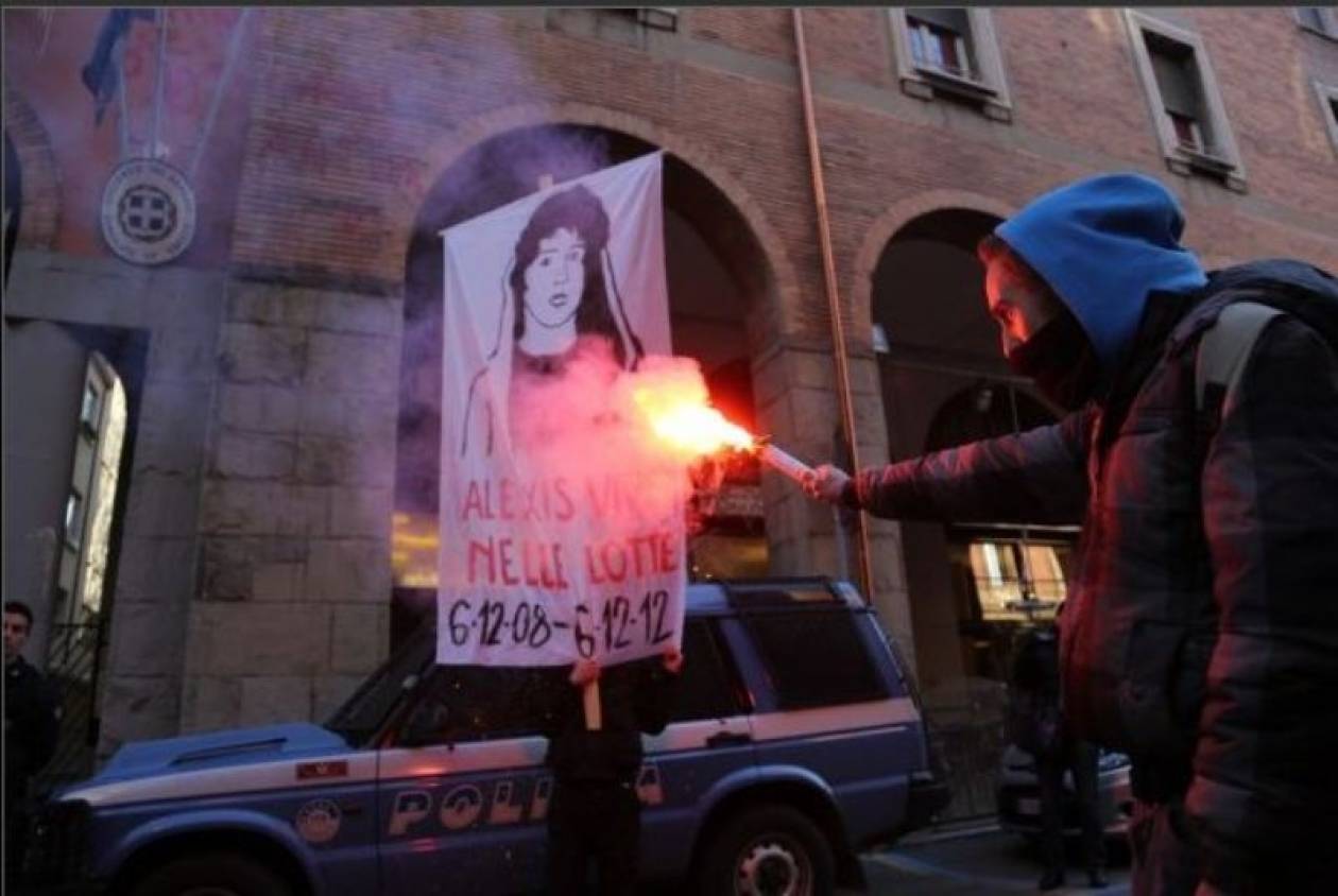 Ιταλοί μαθητές διαδηλώνουν στη μνήμη του Αλέξη Γρηγορόπουλου