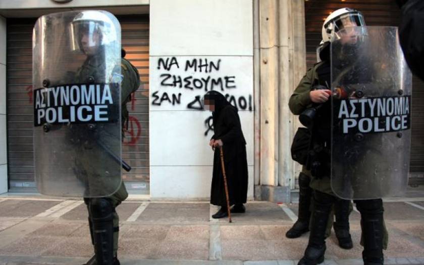 Η συγκλονιστική φωτογραφία από το κέντρο της Αθήνας