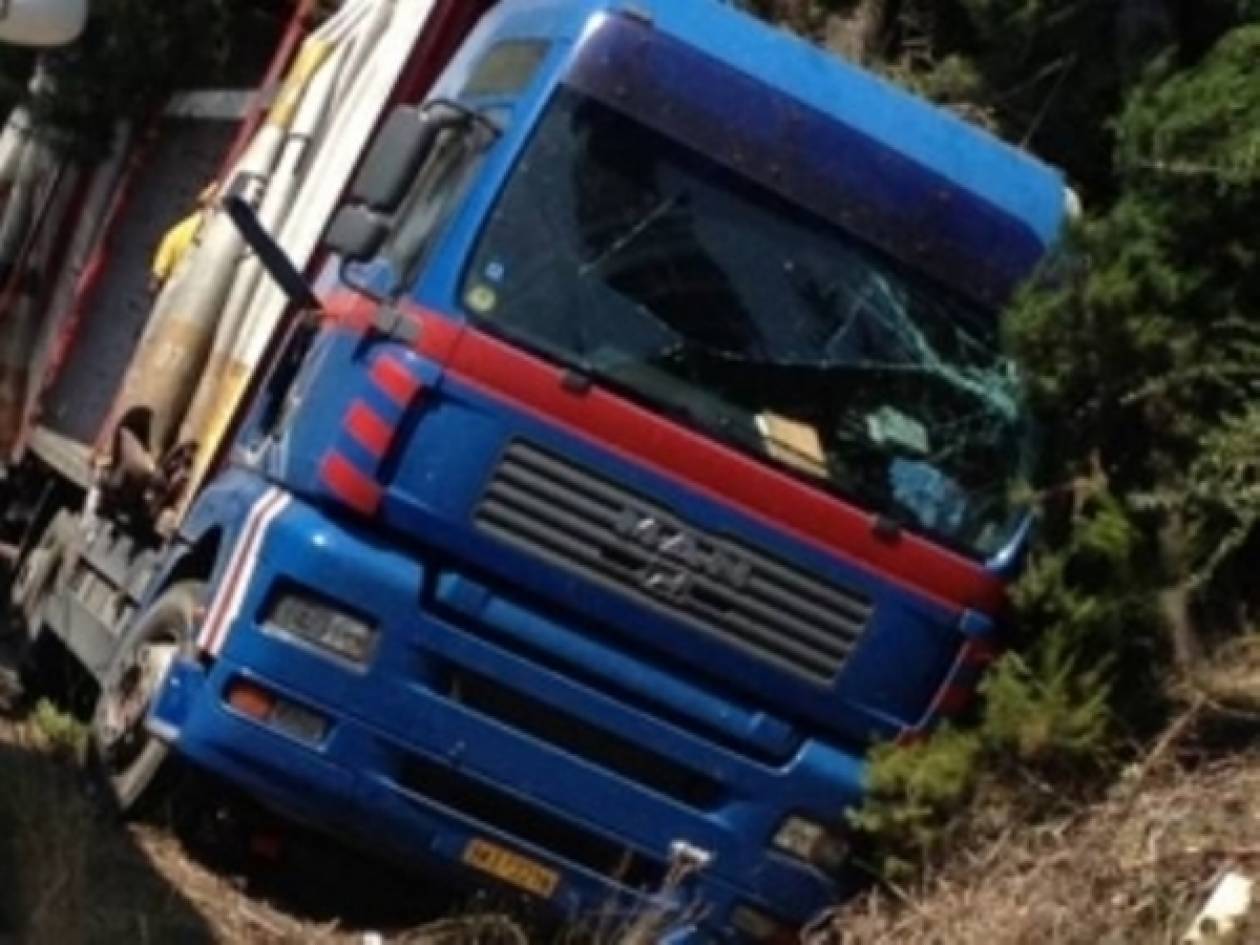 ΤΩΡΑ-Ανατροπή φορτηγού στην περιοχή του ΣΕΦ