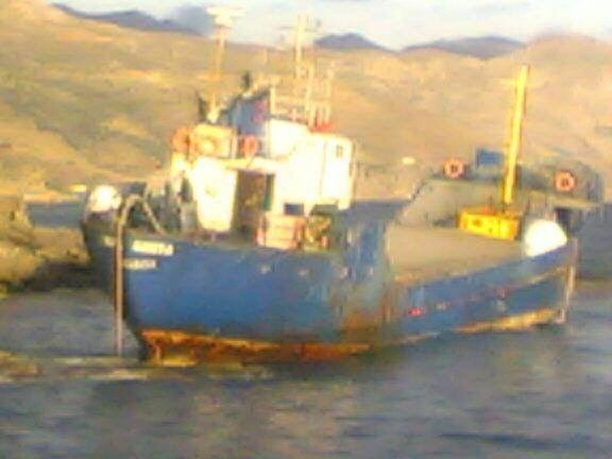 Θρίλερ με το πλοίο που προσάραξε στην Κρήτη (pics)