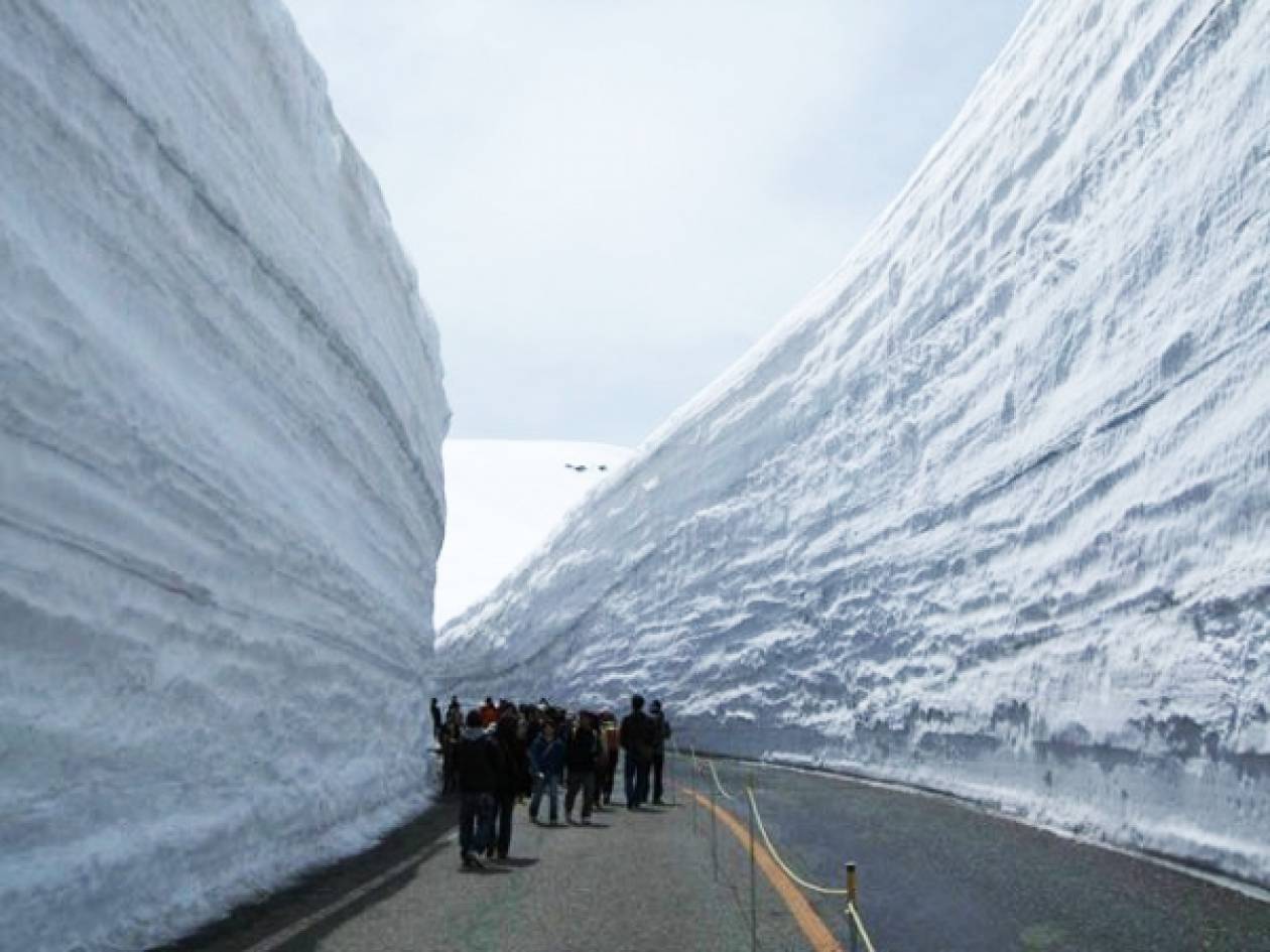 Ταξίδι ανάμεσα από τα τείχη του χιονιού (pics)