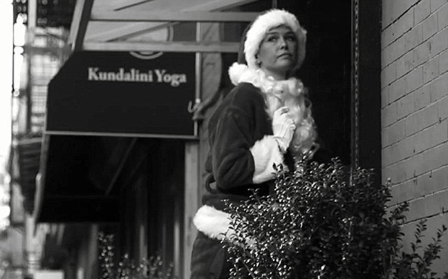 ΒΙΝΤΕΟ: Δείτε το καυτό... χριστουγεννιάτικο στριπτίζ της Bar Refaeli!