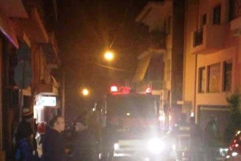Βίντεο: Αναστάτωση από πυρκαγιά σε πολυκατοικία στο κέντρο της Λαμίας