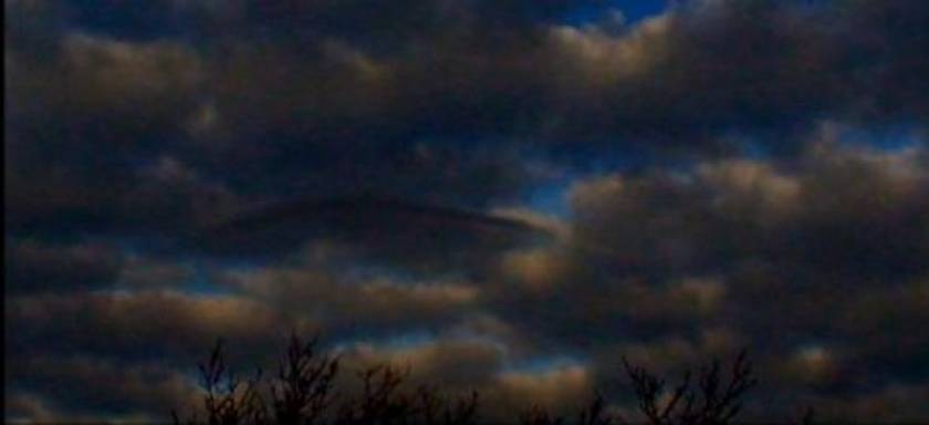 Βίντεο: Εμφανίστηκε UFO στον ουρανό της Αγγλίας την 12/12/12;