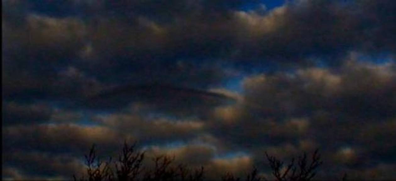 Βίντεο: Εμφανίστηκε UFO στον ουρανό της Αγγλίας την 12/12/12;