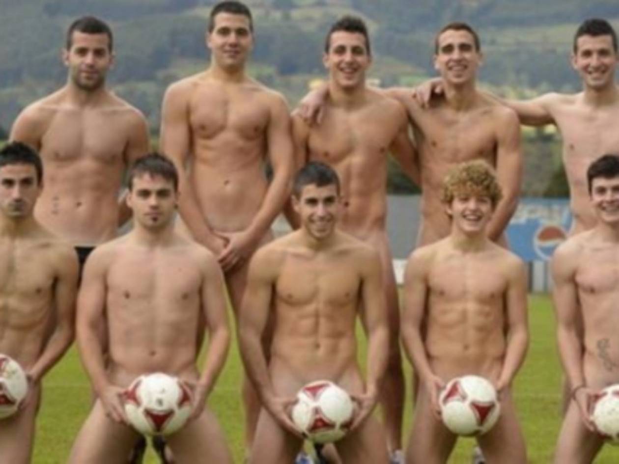 Ποδοσφαιριστές φωτογραφήθηκαν ολόγυμνοι για να... σωθούν!