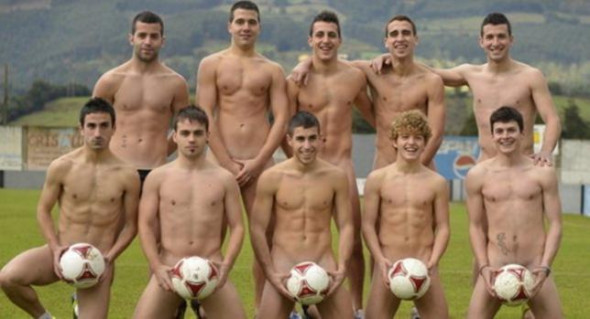 Ποδοσφαιριστές φωτογραφήθηκαν ολόγυμνοι για να... σωθούν!