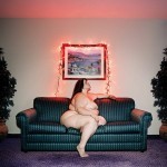 Υπέρβαρες γυναίκες φωτογραφίζονται ολόγυμνες σε νέα έκθεση