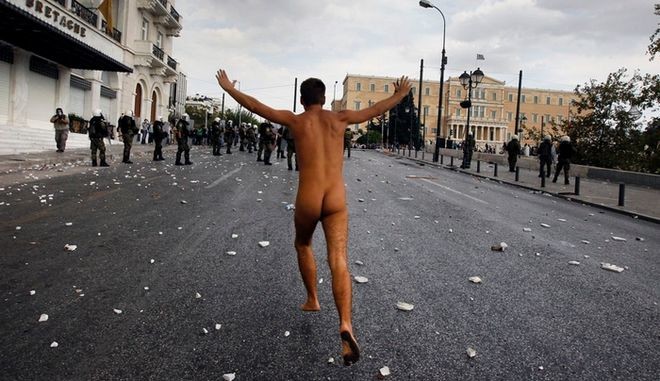 4 ελληνικές φωτογραφίες στις καλύτερες του Reuters για το 2012