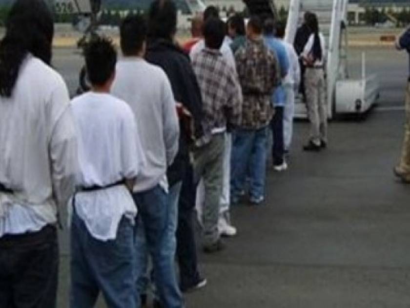 ΗΠΑ: Νέο ρεκόρ στις απελάσεις παράνομων μεταναστών