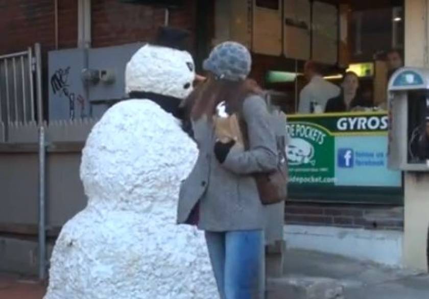 Βίντεο: Φάρσα-Όταν ζωντανεύει ο χιονάνθρωπος