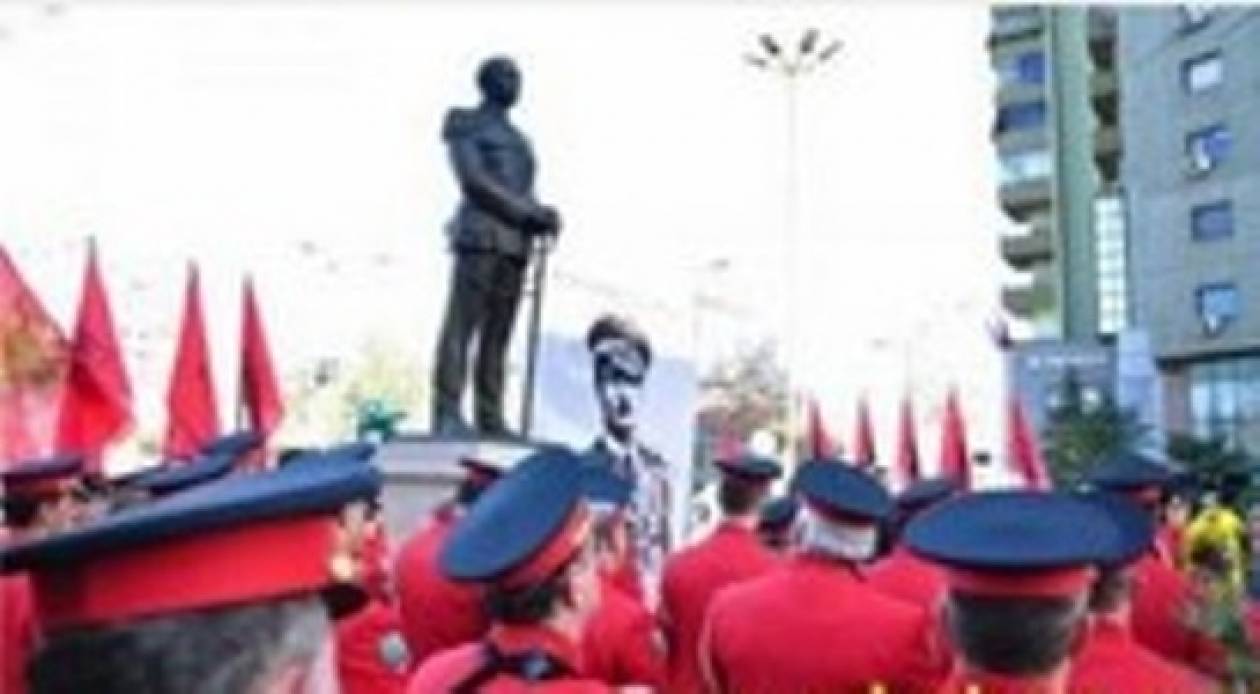 Έστησαν το άγαλμα του βασιλιά Ζογκ στην Αλβανία