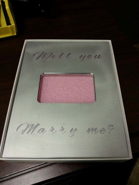 Τo iPad έκρυβε μέσα μια... πρόταση γάμου! (pics)