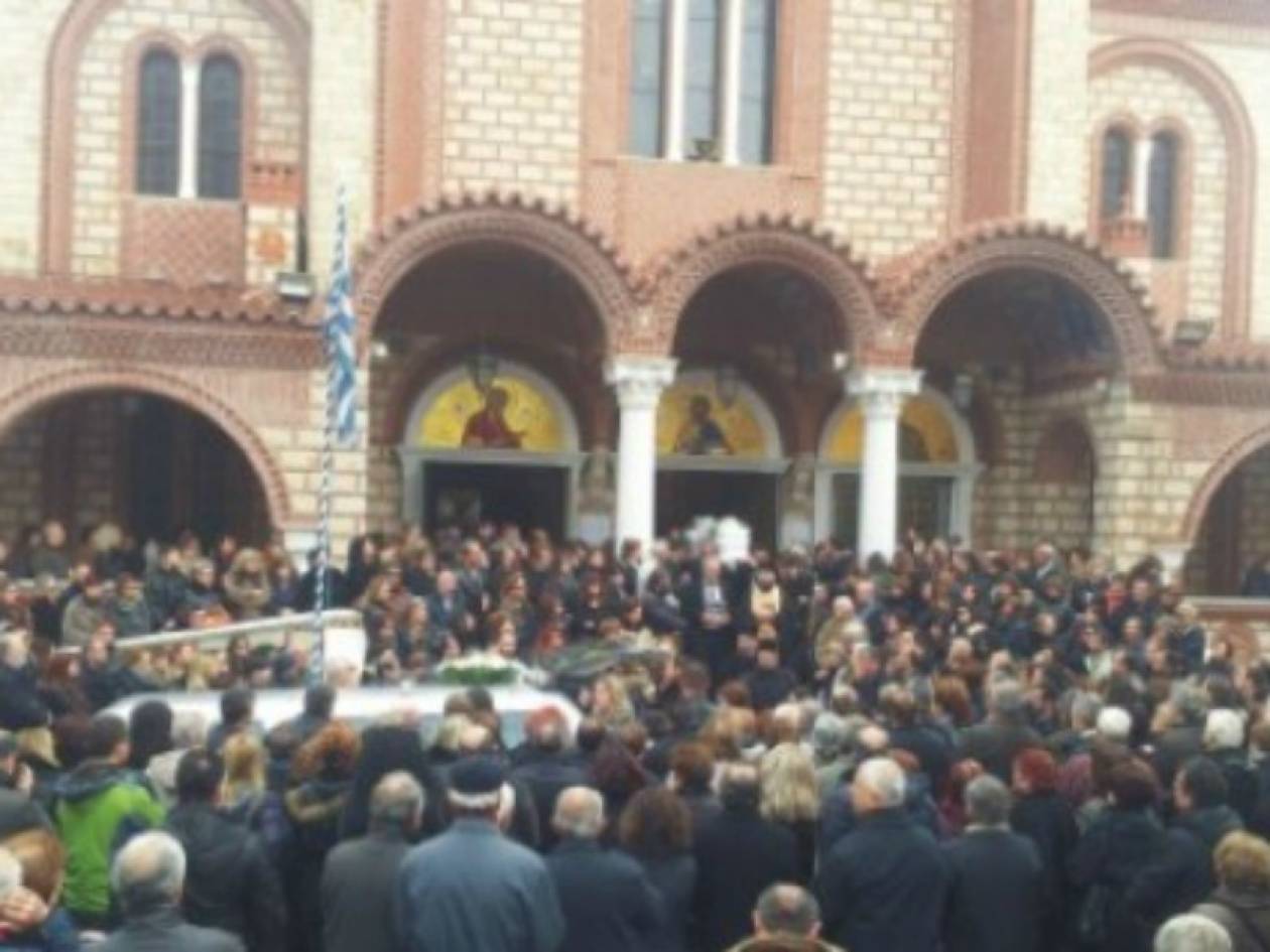 Βίντεο: Θρήνος στην κηδεία της άτυχης Ζωής στην Ξάνθη