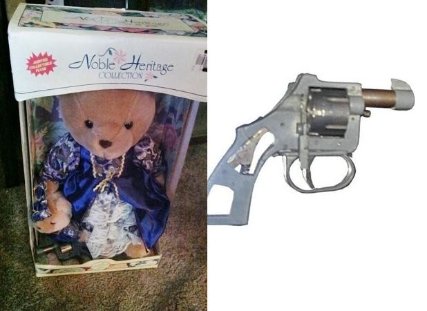 Βρίσκοντας όπλα και πορνό μέσα στο Χριστουγεννιάτικο δώρο σου