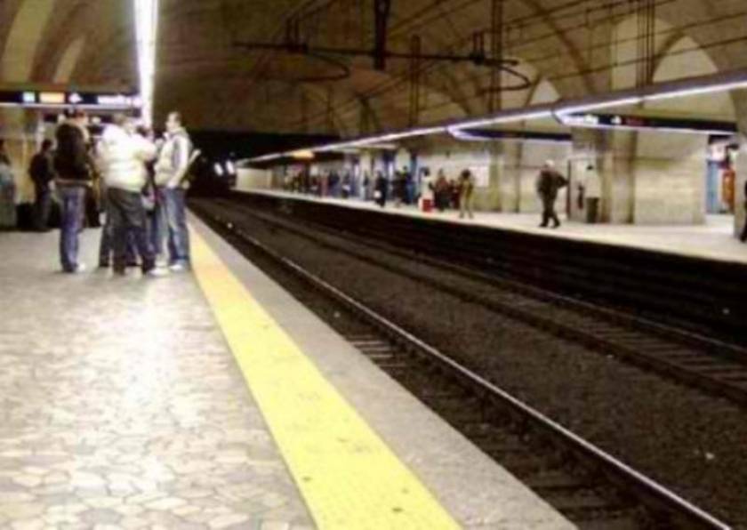Συνελήφθη η γυναίκα που σκότωσε τον μετανάστη στο μετρό