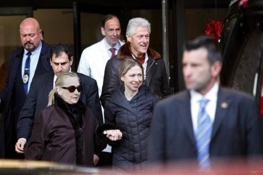 Η Χίλαρι Κλίντον παραμένει στο νοσοκομείο σύμφωνα με το CNN