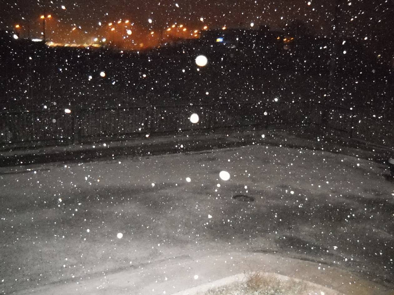 Συμβαίνει τώρα: Χιονόπτωση στα βόρεια προάστια των Αθηνών