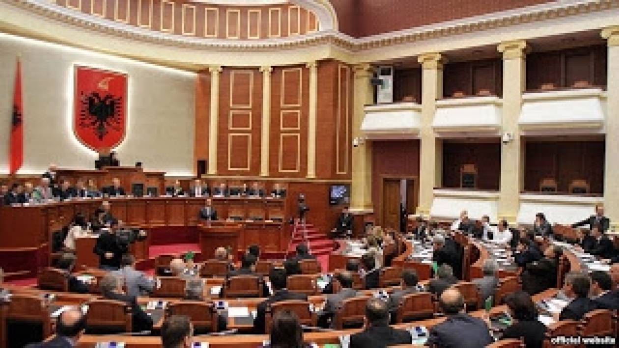 Αλβανία: Λίστα με 51 πολιτικούς δεν πληρώνουν τα τέλη κυκλοφορίας