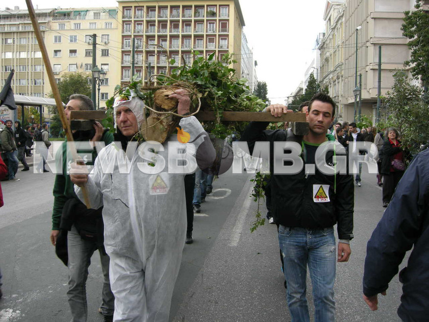 Πορεία για τα μεταλλεία χρυσού στο κέντρο της Αθήνας (ΦΩΤΟΡΕΠΟΡΤΑΖ)