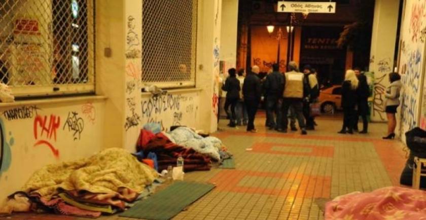 Αθήνα: Οι άστεγοι προτίμησαν την κακοκαιρία από τη φιλοξενία του δήμου