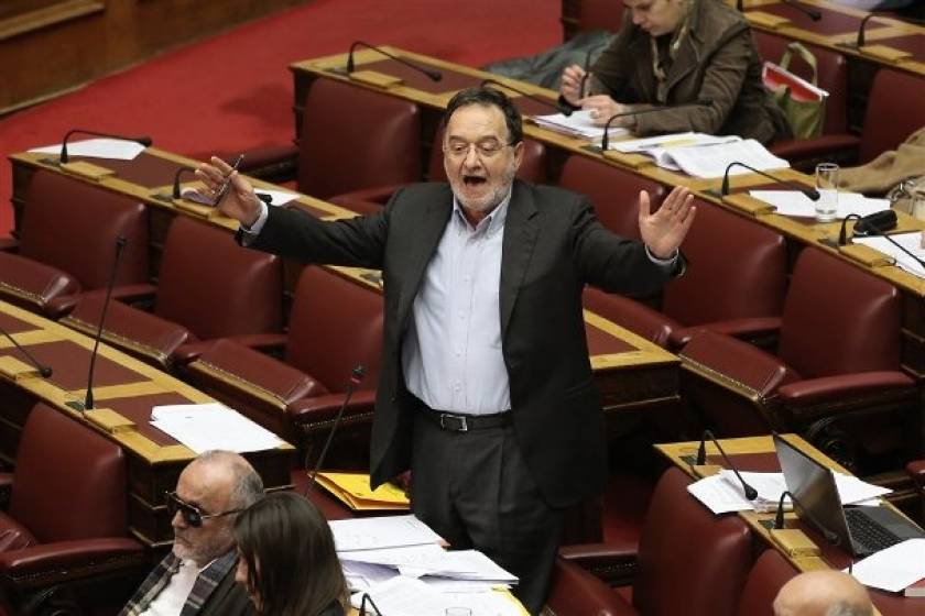 Ένταση και προσωρινή αποχώρηση του ΣΥΡΙΖΑ από τη Βουλή
