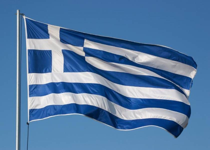 Νόμος απαγορεύει την ανάρτηση της ελληνικής σημαίας σε μη επετείους