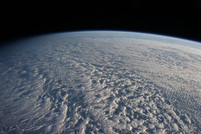 Εντυπωσιακή εικόνα: Η συννεφιασμένη Γη από το διάστημα