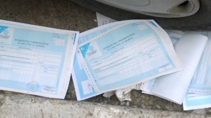 Δείτε: Στα σκουπίδια φορολογικά αρχεία λόγω «λουκέτου» της ΔΟΥ 