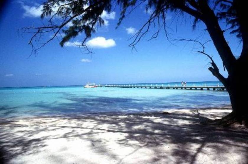 FT: Τα νησιά Καϊμάν καταργούν το απόρρητο