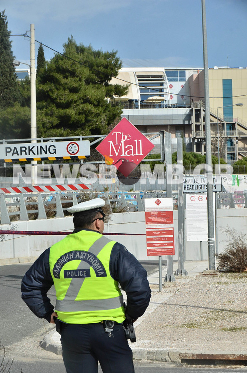 Δείτε τις πρώτες φωτογραφίες μετά την έκρηξη στο Mall Athens