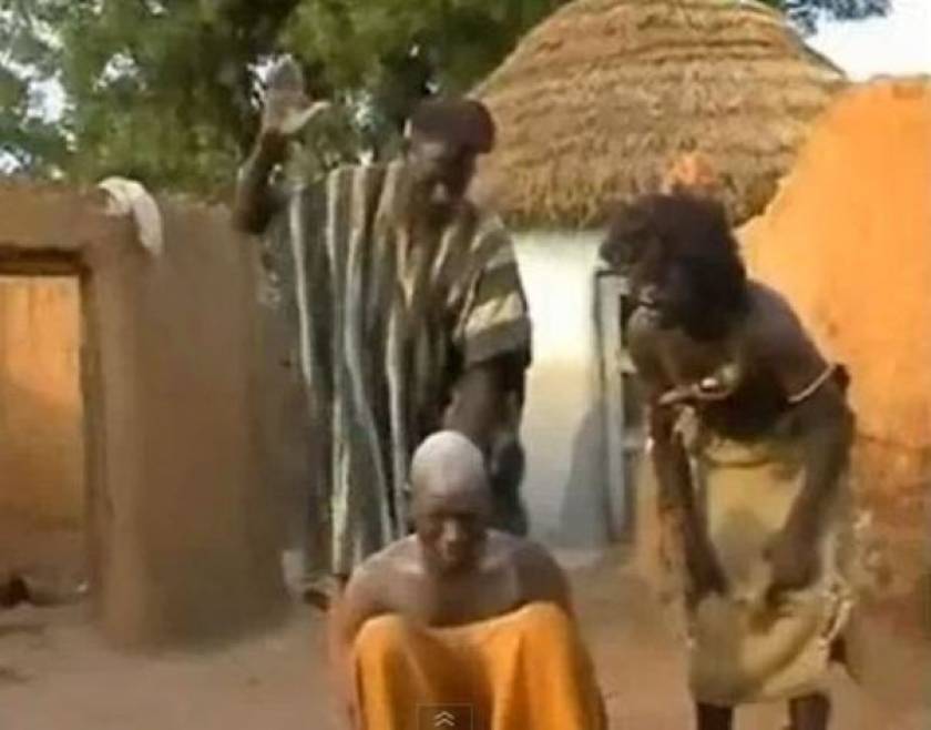 Βίντεο: Με …καρπαζιές «θεραπεύουν» τον πονοκέφαλο στη Μοζαμβίκη!