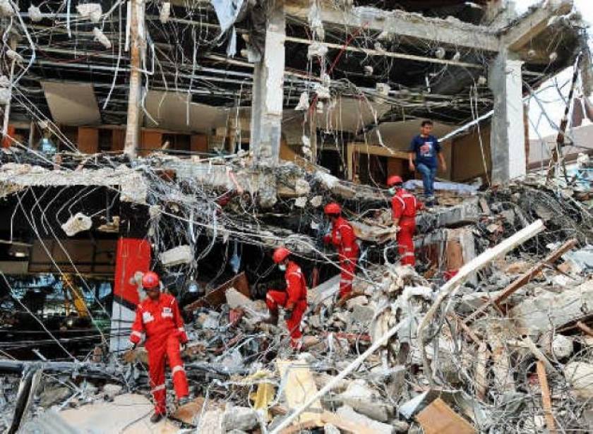 Ένα νεκρό κορίτσι και επτά τραυματίες από τον σεισμό στην Ινδονησία