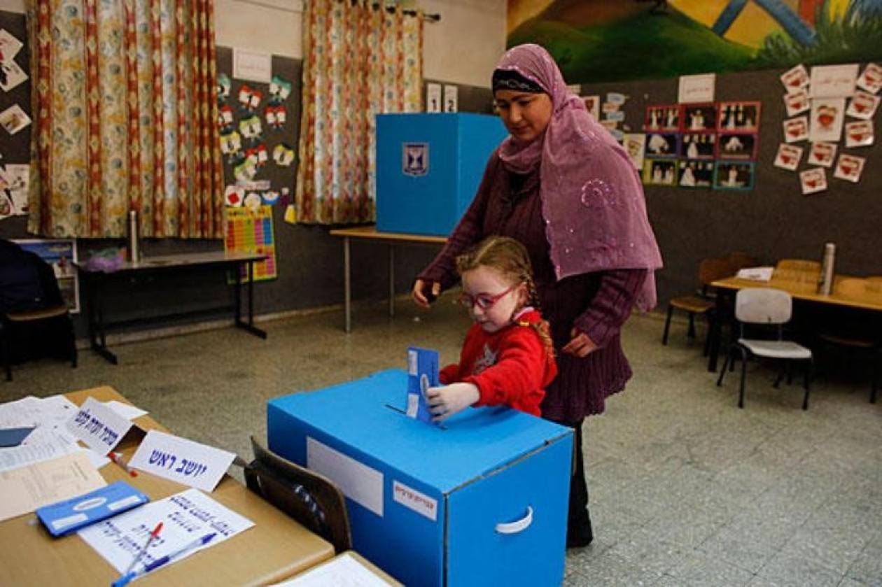 Εκλογές στο Ισραήλ: «Ισοπαλία» στις έδρες οι δυο συνασπισμοί
