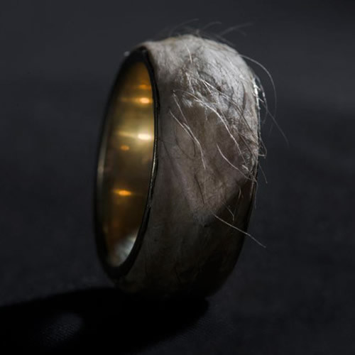 Αν είναι δυνατόν: Δείτε από τι είναι φτιαγμένο αυτό το δαχτυλίδι