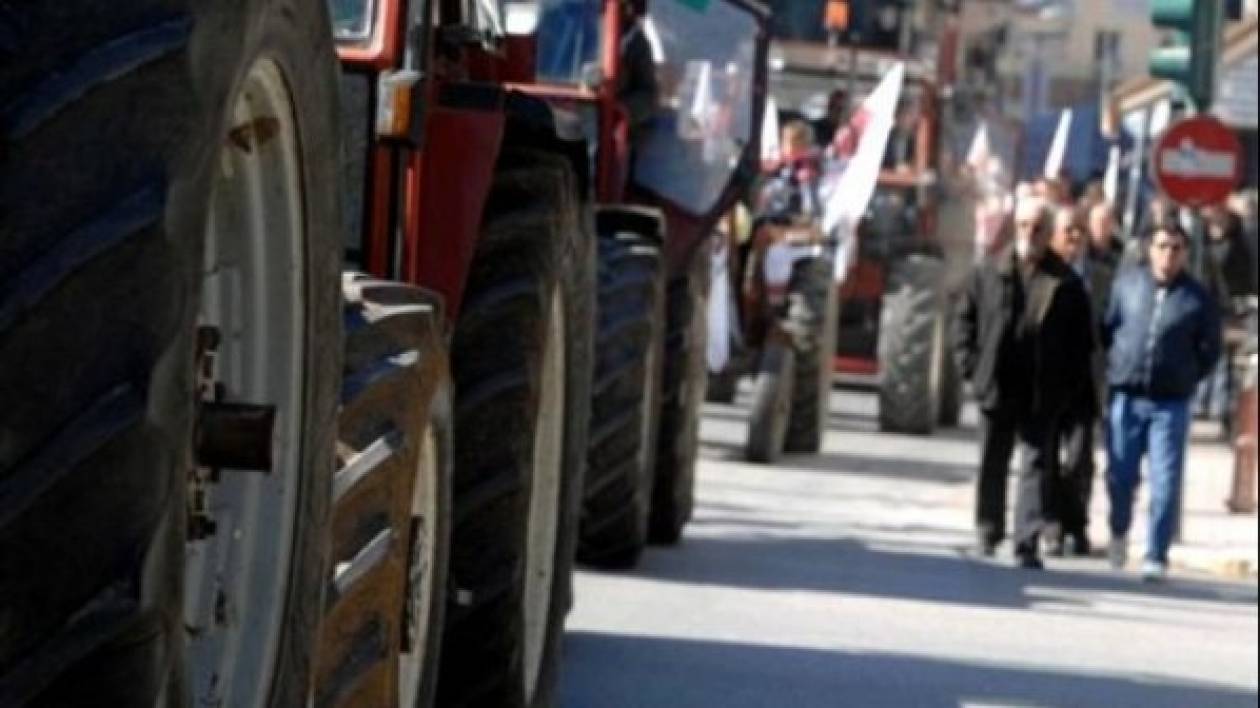 Στους δρόμους με τα τρακτέρ οι αγρότες-Κλείνουν τη Δευτέρα την Εθνική