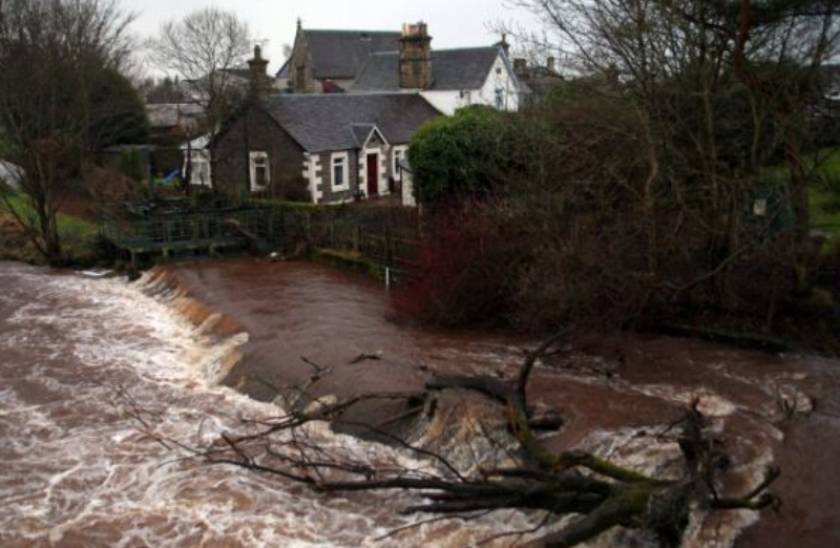 Εκπέμπουν συναγερμό για τις πλημμύρες- Βυθίζονται περιοχές(pics)