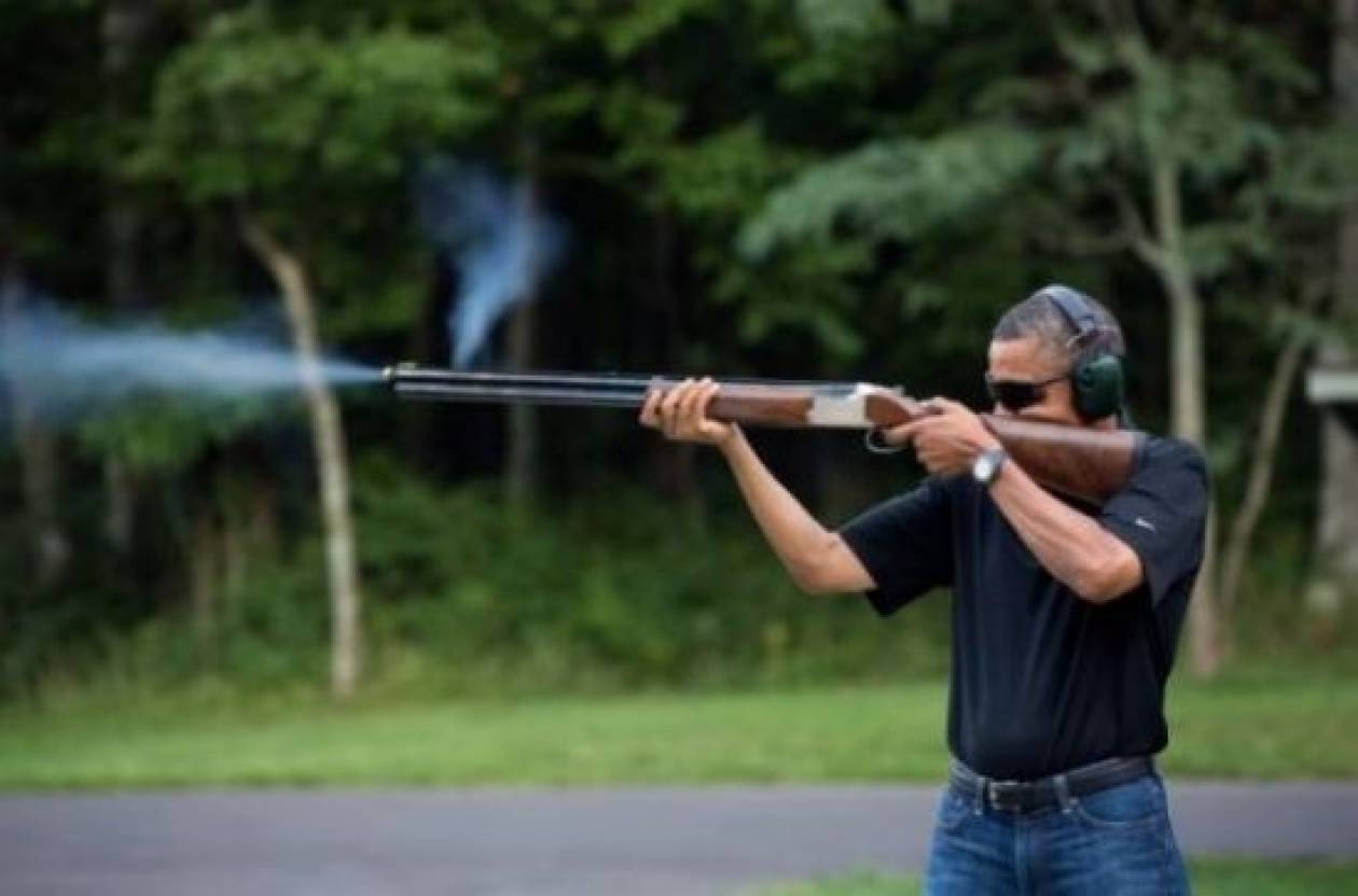 Σάλος στο διαδίκτυο: Δείτε τον Ομπάμα να πυροβολεί!