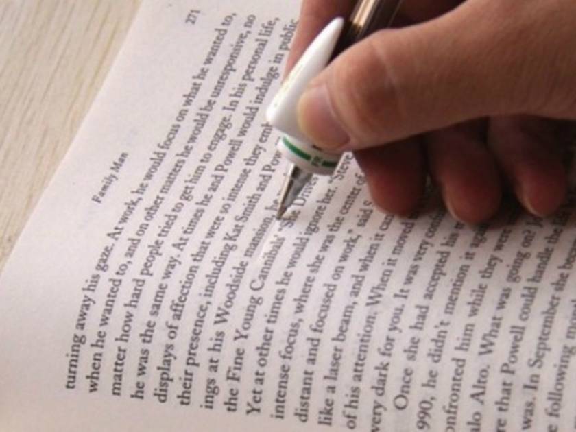 Απίστευτο: Στυλό που μεταφράζει την ώρα που διαβάζετε!