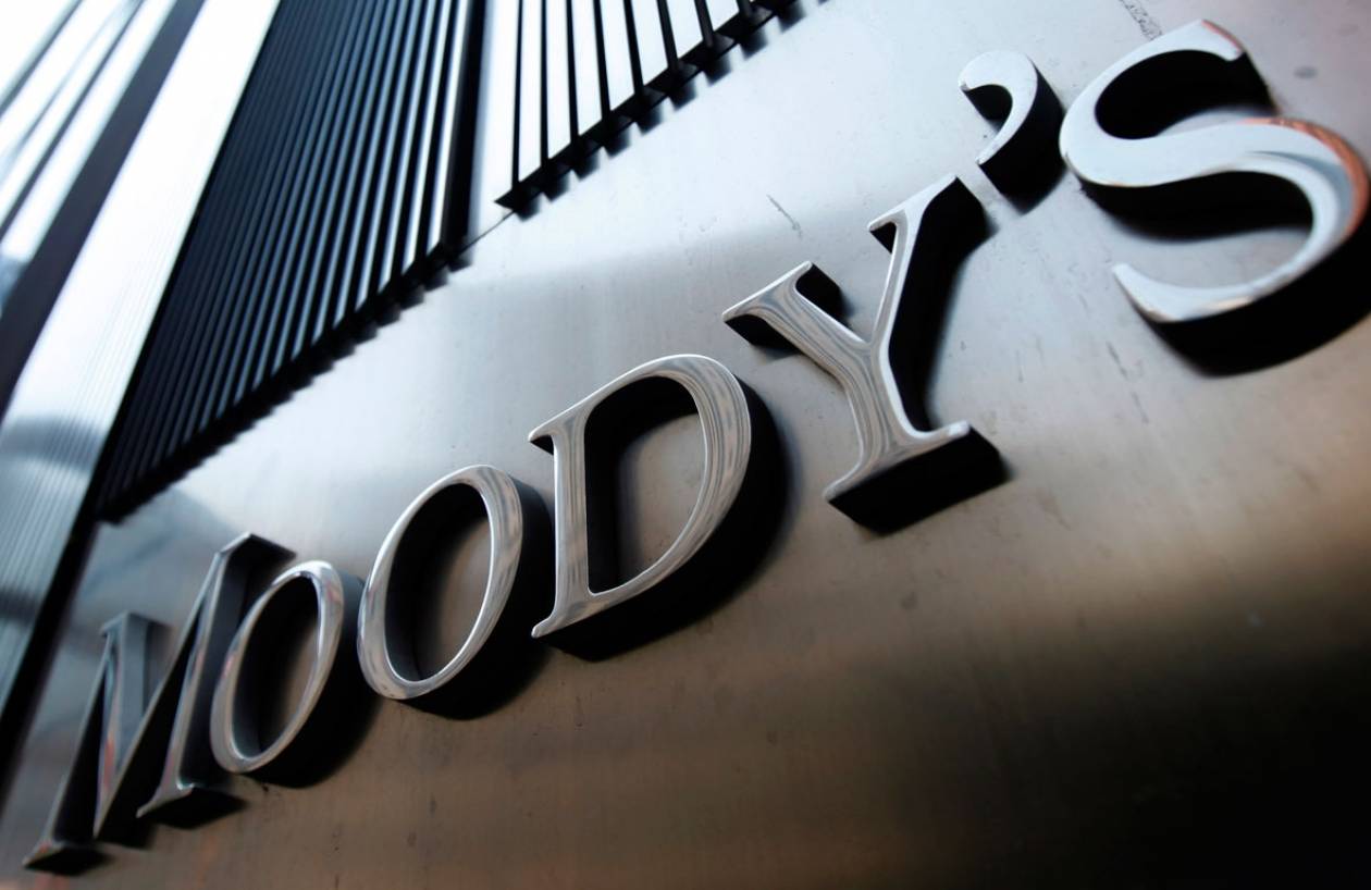 Moody's: Χαλάρωση των πιέσεων στη χρηματοδότηση των ελληνικών τραπεζών