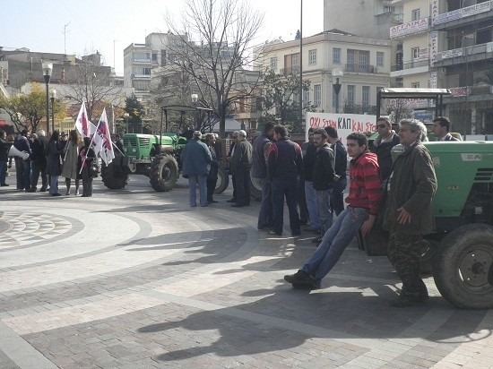 Αγρίνιο: Οι αγρότες βγήκαν στους δρόμους (pics-vid)