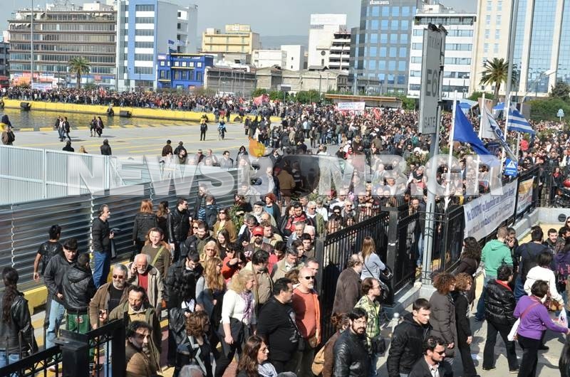 ΤΩΡΑ: Συγκέντρωση διαμαρτυρίας στο λιμάνι του Πειραιά
