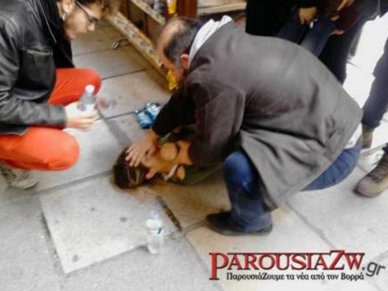 ΤΩΡΑ: Λιποθύμησε φοιτήτρια έξω από το Υπουργείο Μακεδονίας Θράκης