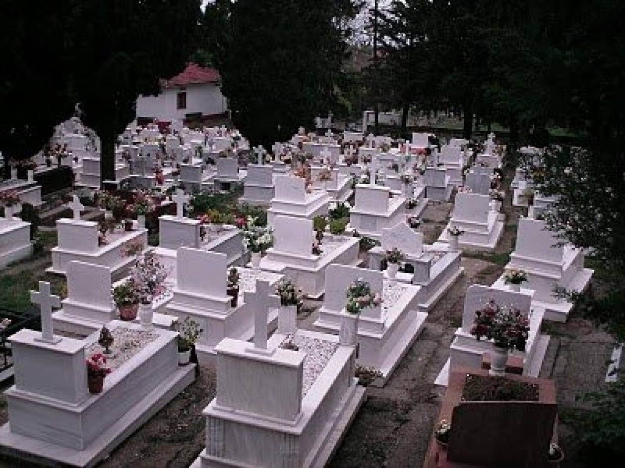 Απίστευτο: Λεηλάτησαν κι άλλο νεκροταφείο στα Τρίκαλα