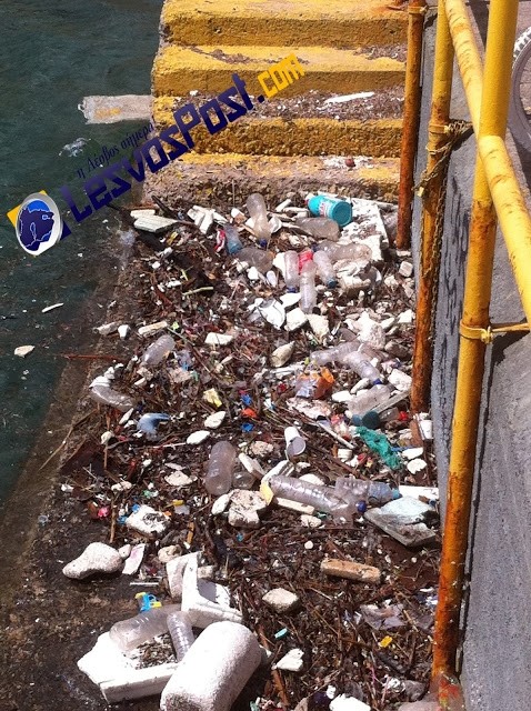 Ένας απέραντος σκουπιδότοπος το λιμάνι Μυτιλήνης (pics)