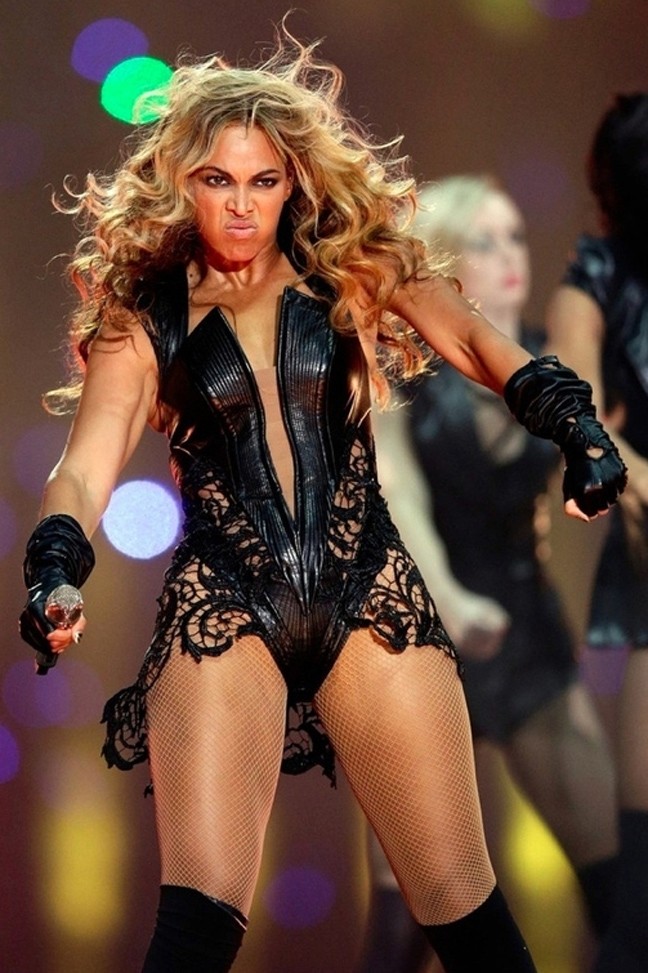 Αποσύρθηκαν οι «μη κολακευτικές» φωτογραφίες της Beyonce!