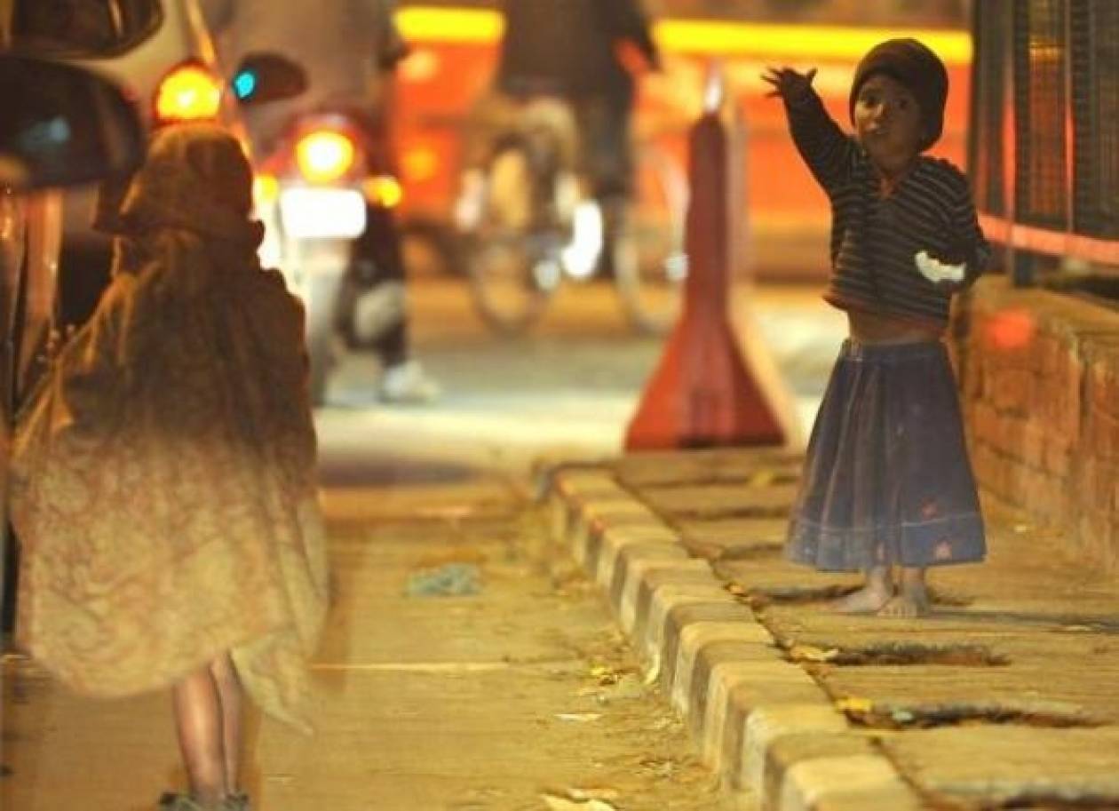 Συγκλονιστικό: Παιδιά-σκλάβοι ζητιανεύουν για ένα μηδαμινό μεροκάματο