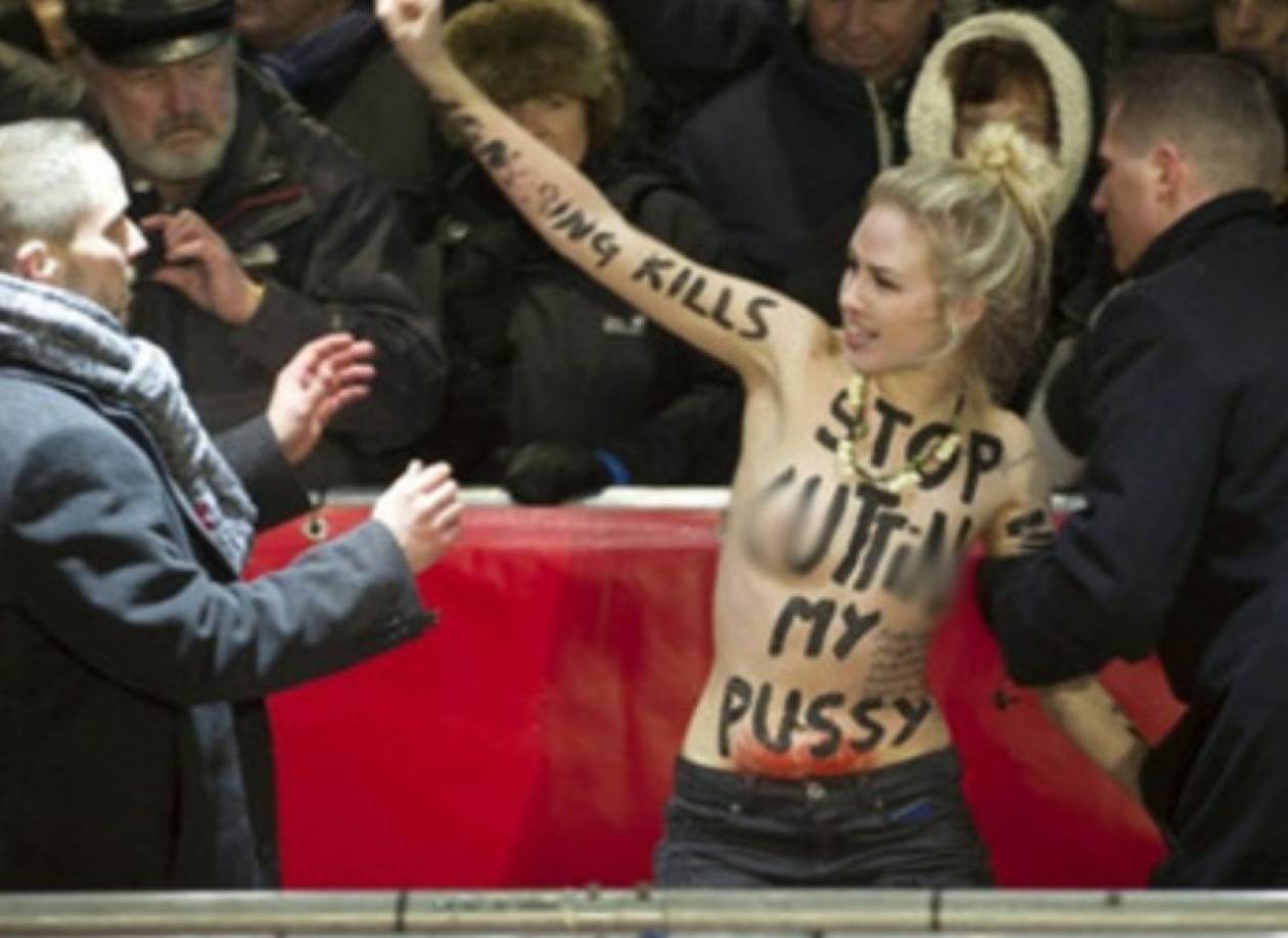 FEMEN: Οι γυμνόστηθες ακτιβίστριες «ξαναχτύπησαν»