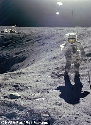 Συγκινητικό: Δείτε τι άφησε ένας αστροναύτης στη Σελήνη πριν 41 χρόνια